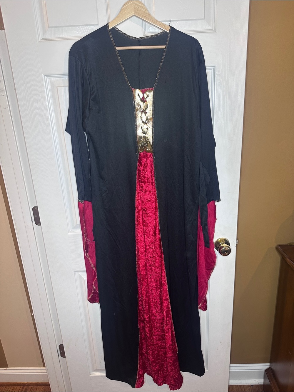 Women’s Gothic Vampire Costume